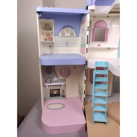 Fisher Price Loving Family Grand Dollhouse 1997 Purple Roof / Accessories VTG - Picture 10 of 16